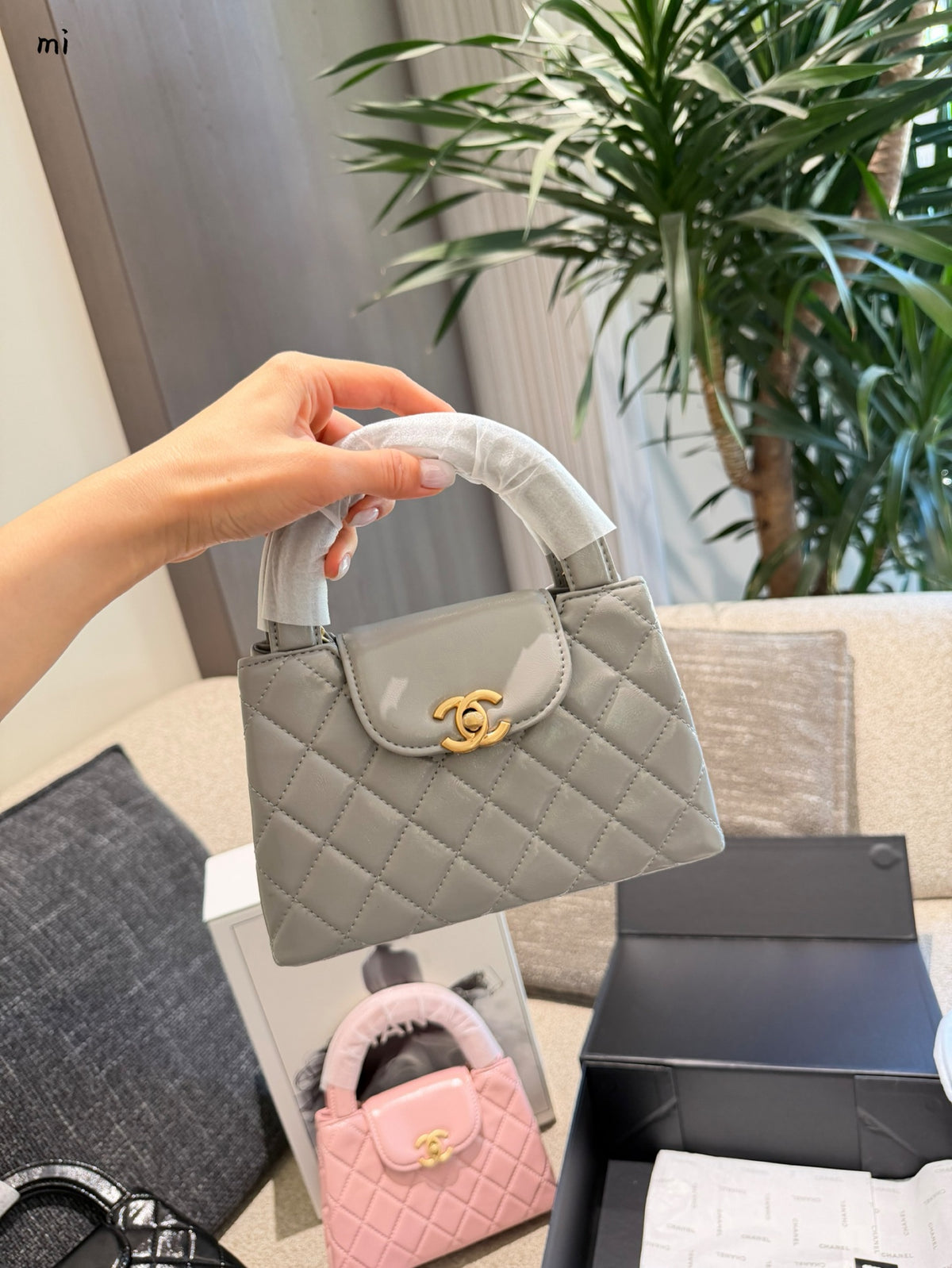 Classic Kelly-Style Chain Bag | Timeless Elegance