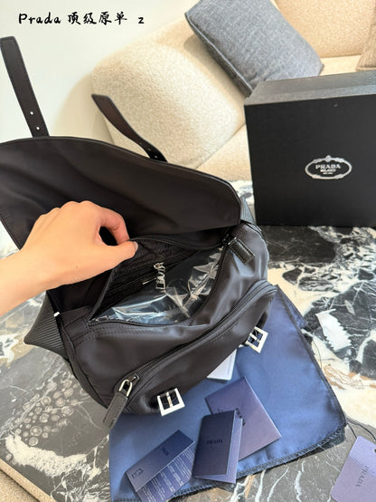 Minimalist Nylon Messenger Bag