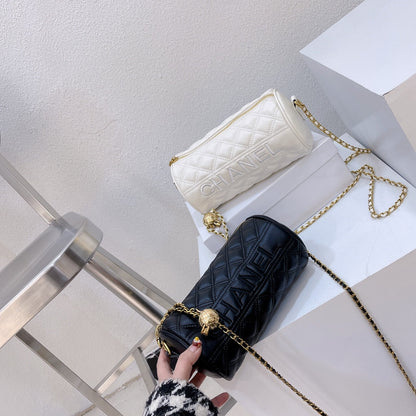 Bestickte Zylinder-Kettenhandtasche