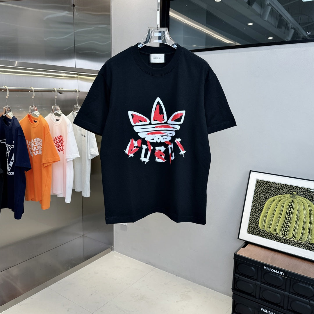 Einfaches bedrucktes T-Shirt