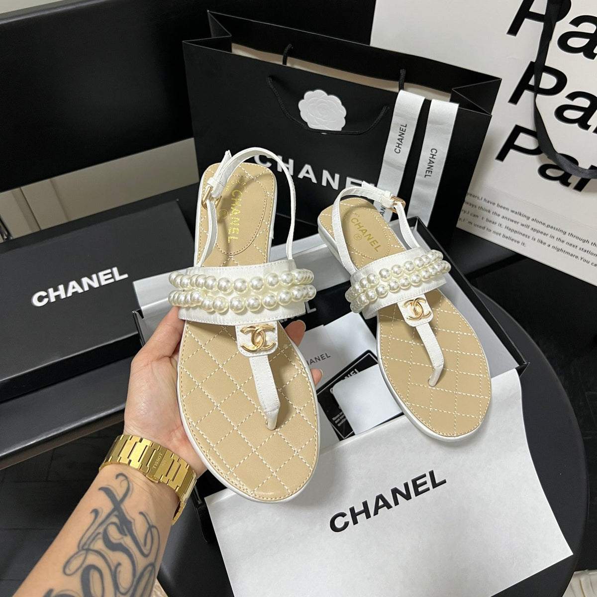Modische Perlen-Flip-Flops-Sandalen