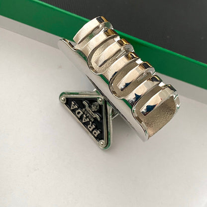 Dreieckiges Logo Metall-Haarspange