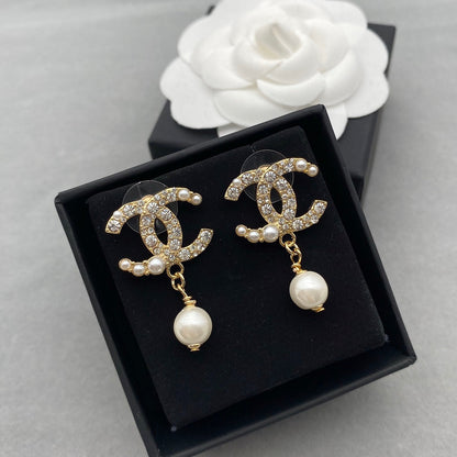 Perlenohrringe mit Diamanten