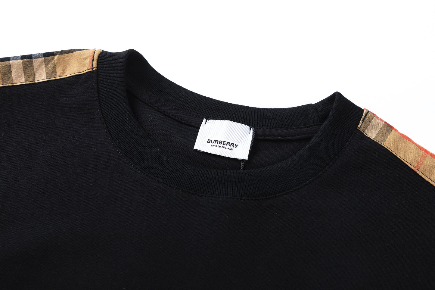 Klassisches kariertes T-Shirt