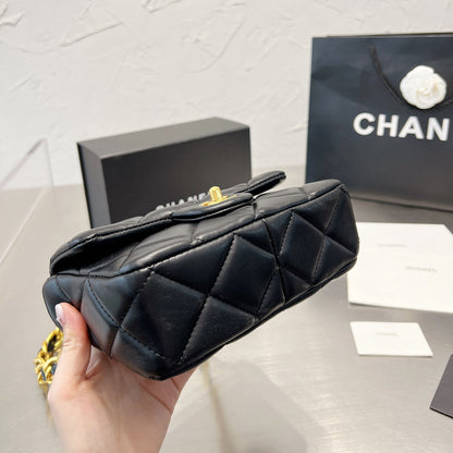 Mini-Umhängetasche mit Kette