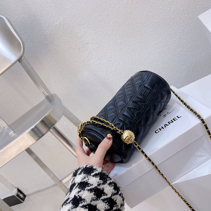 Bestickte Zylinder-Kettenhandtasche