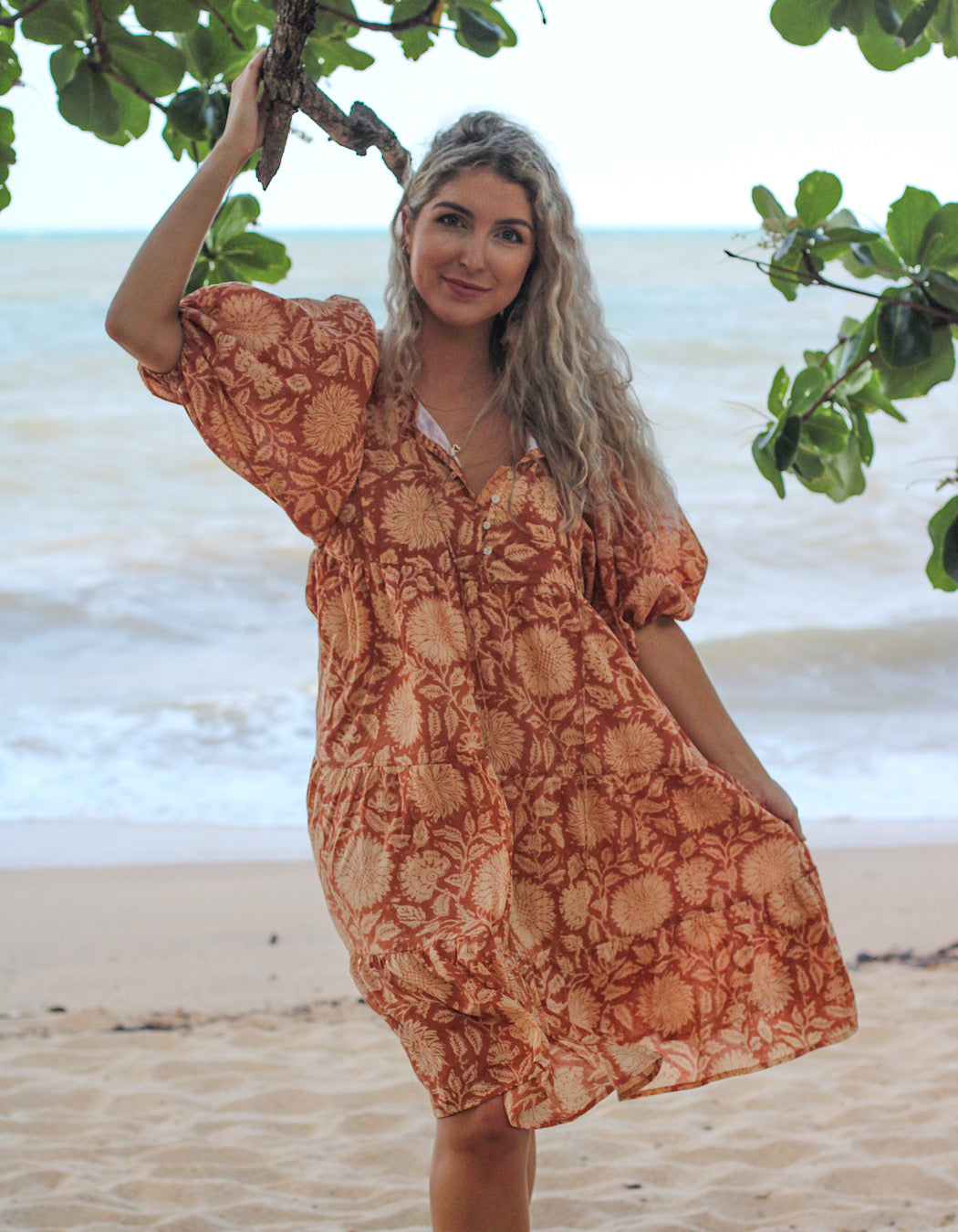 Neera kurzes Kleid in Masala – gefüttert