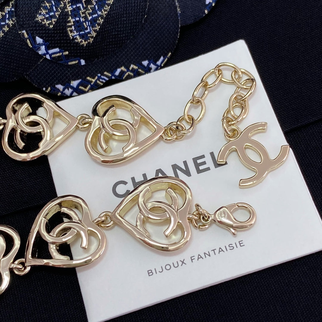 Verstellbares Armband mit schlichtem Herz-Anhänger