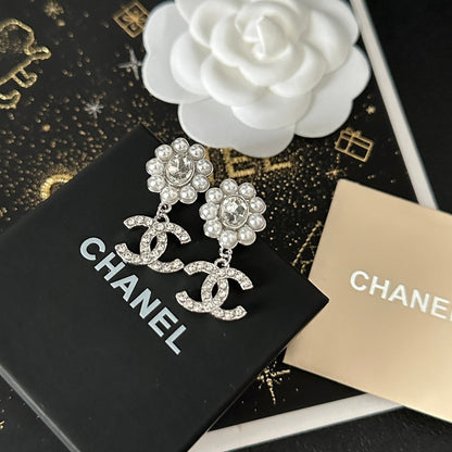 Perlen-Diamant-Blumenohrringe
