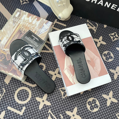 Klassische Sommer-Pantoletten