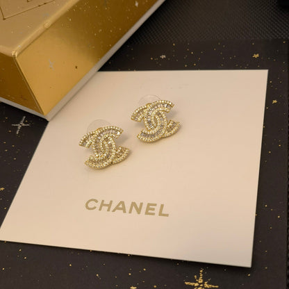 Elegante und klassische Logo-Ohrringe für Damen