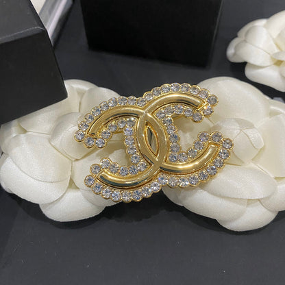 Premium Diamantbesetzte Goldbrosche