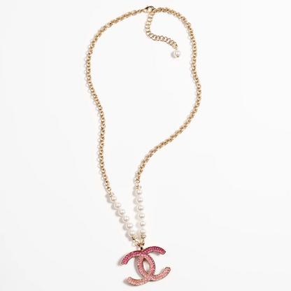 Halskette mit Pink Diamond Logo und Perlen