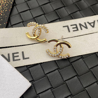 Mode Halb-Strass Ohrringe mit Nahtdetail