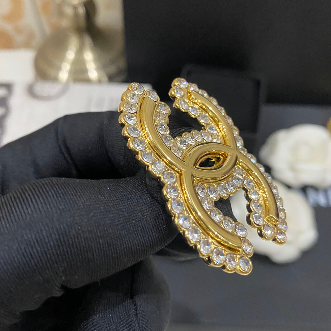 Premium Diamantbesetzte Goldbrosche