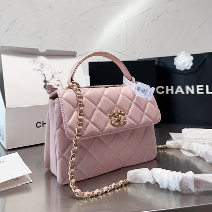 Trendige Überschlagtasche mit Henkel