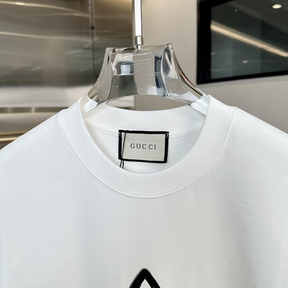 Einfaches bedrucktes T-Shirt