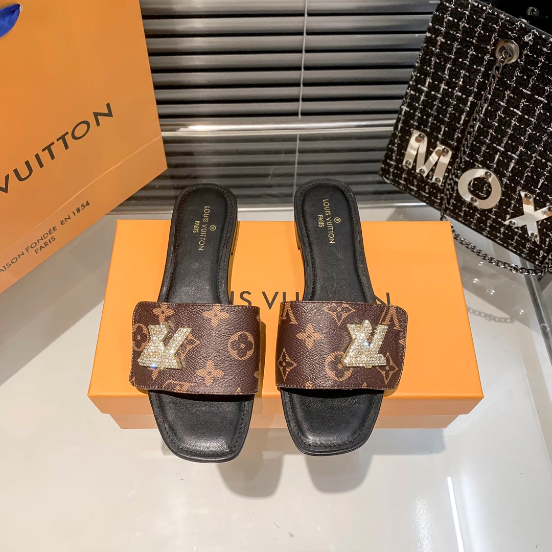 New Embossed Diamond Velcro Flat Slippers