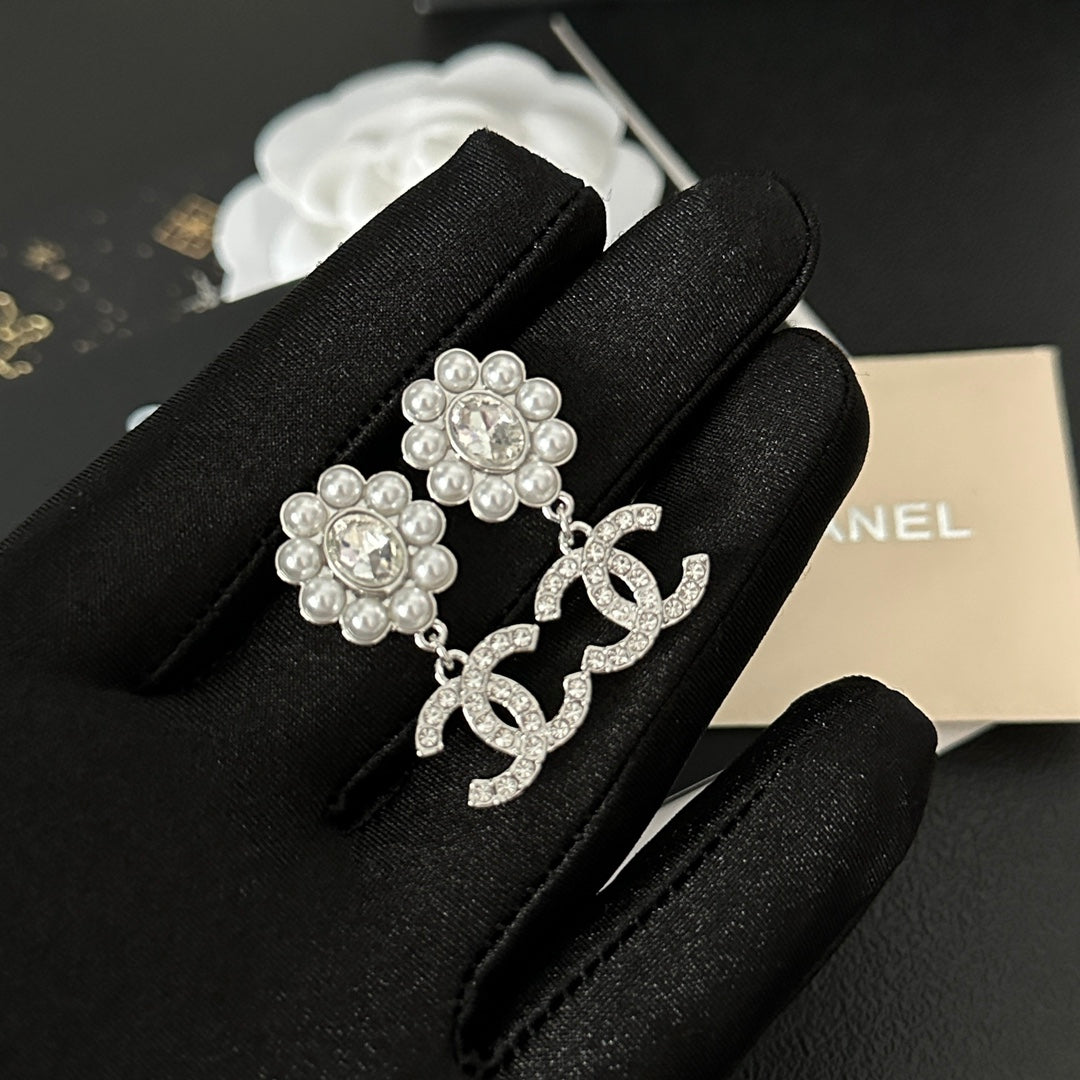 Perlen-Diamant-Blumenohrringe