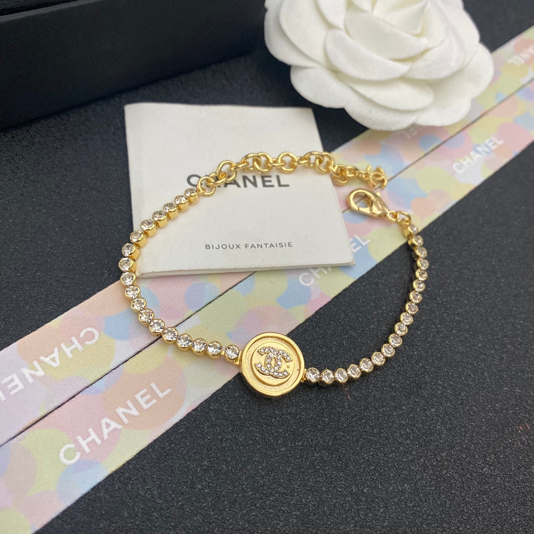 Voll besetztes Diamantarmband