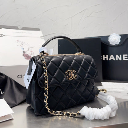 Trendige Überschlagtasche mit Henkel