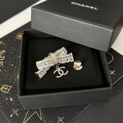 Diamantene Schleifenbrosche