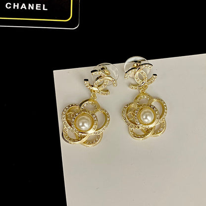 Ohrringe mit Diamant-Perlen-Blumen