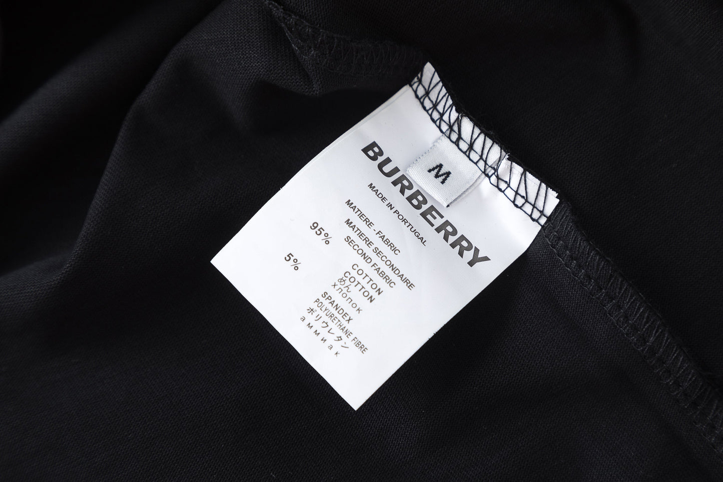 Klassisches kariertes T-Shirt