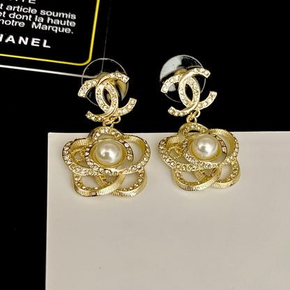 Ohrringe mit Diamant-Perlen-Blumen