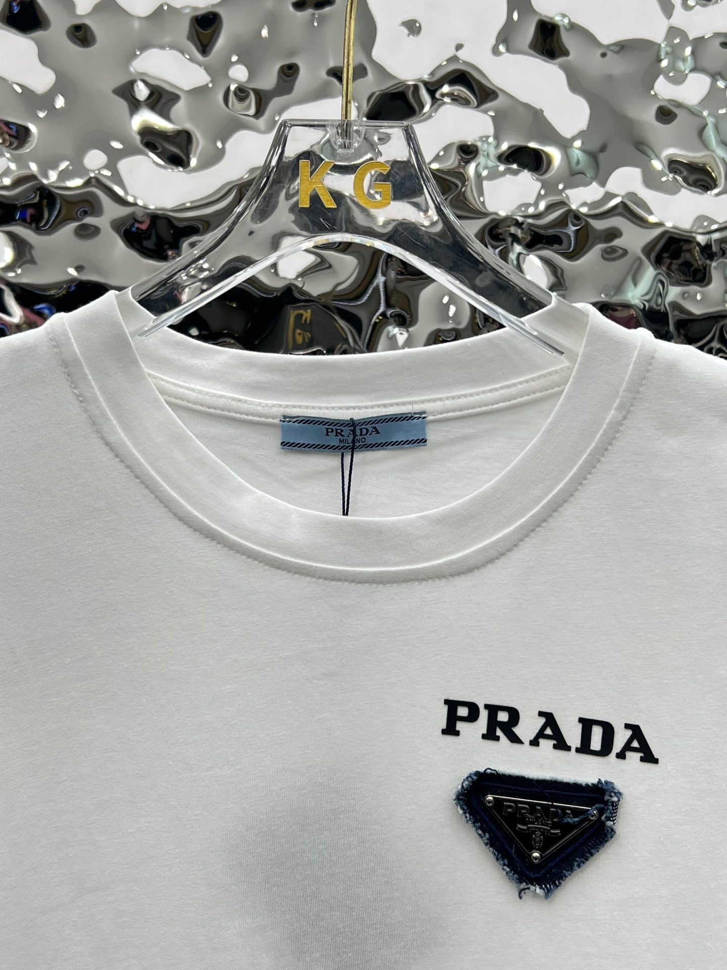 Baumwoll-T-Shirt im schlichten Stil