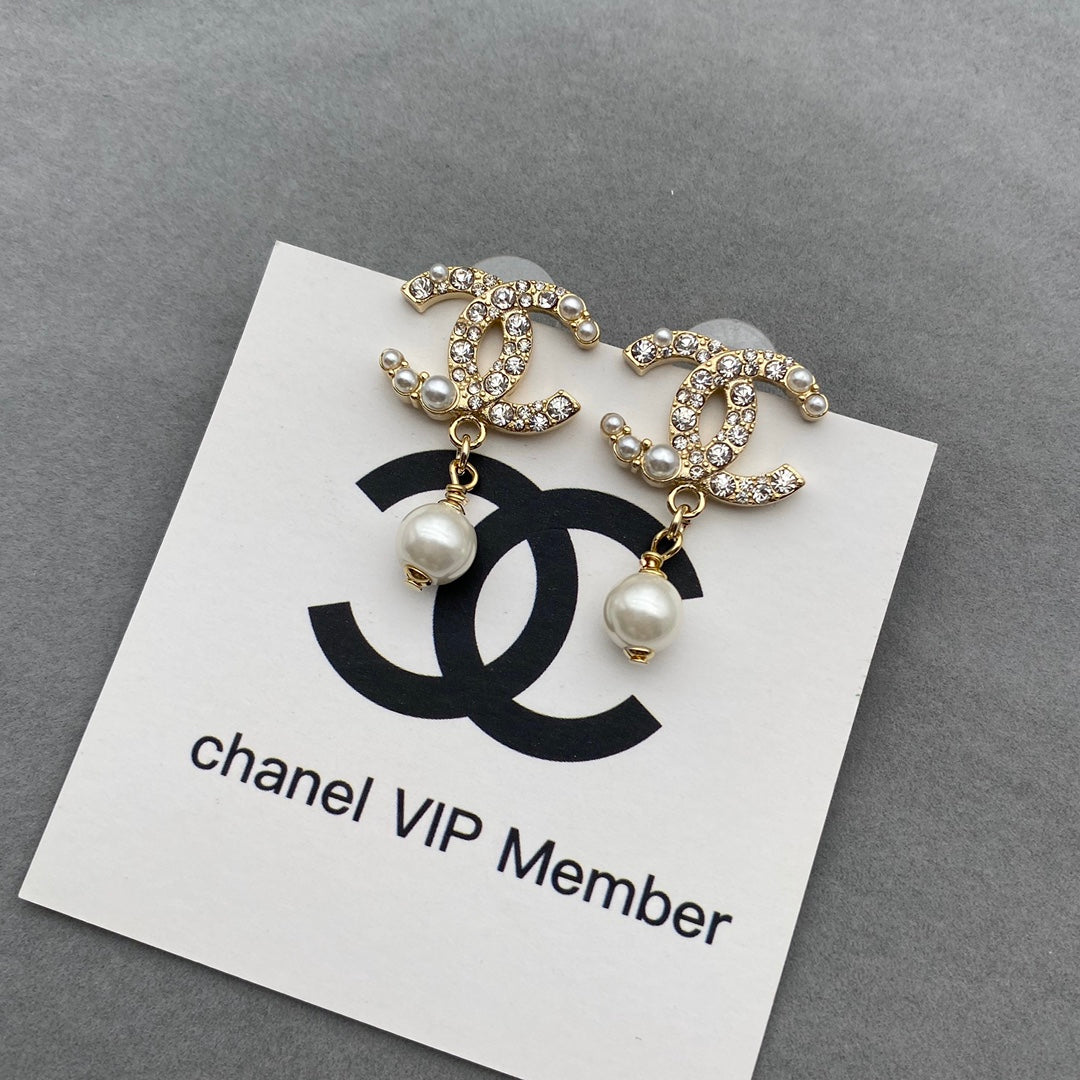 Perlenohrringe mit Diamanten