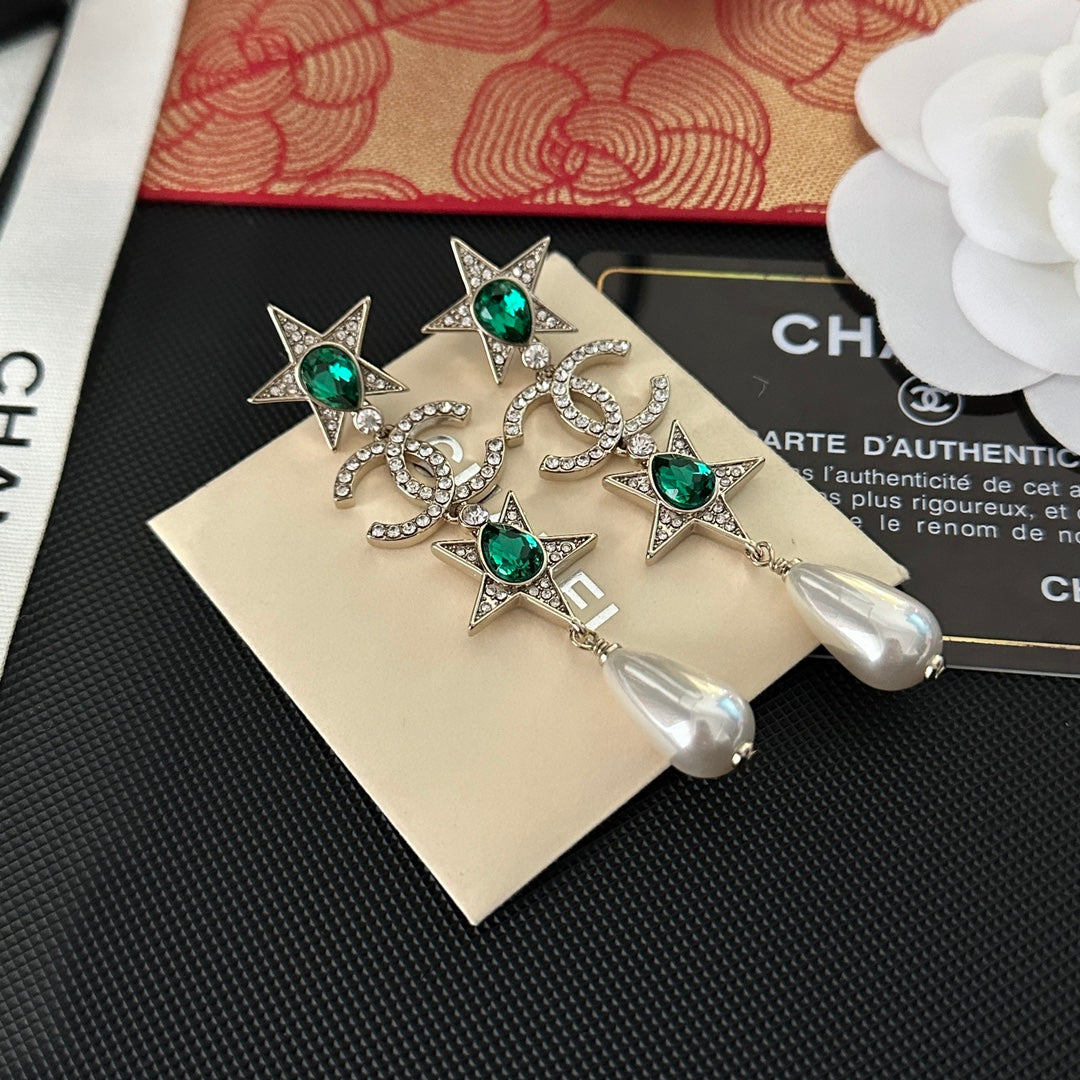 Elegante Ohrringe mit Edelsteinen
