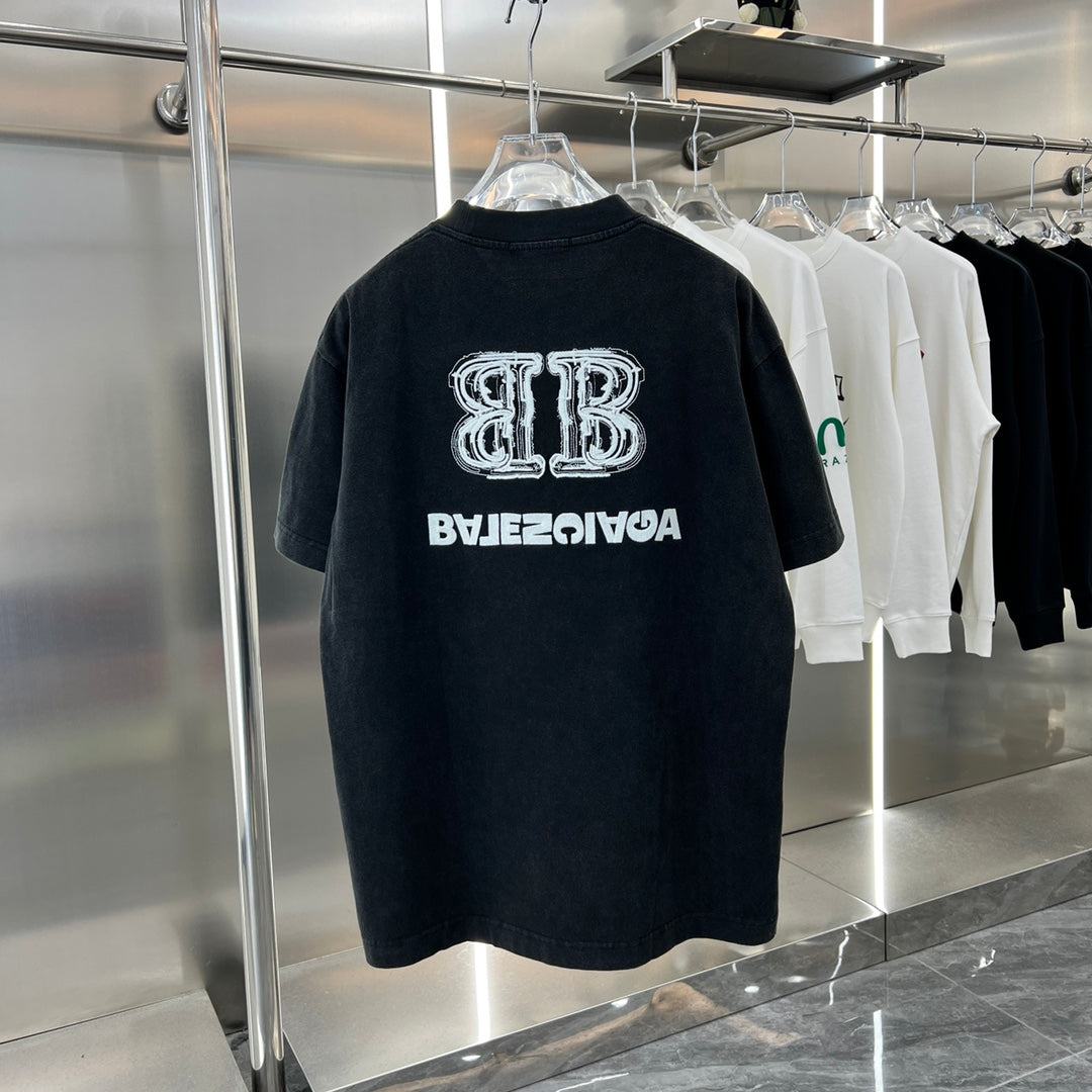 Einfaches bedrucktes T-Shirt