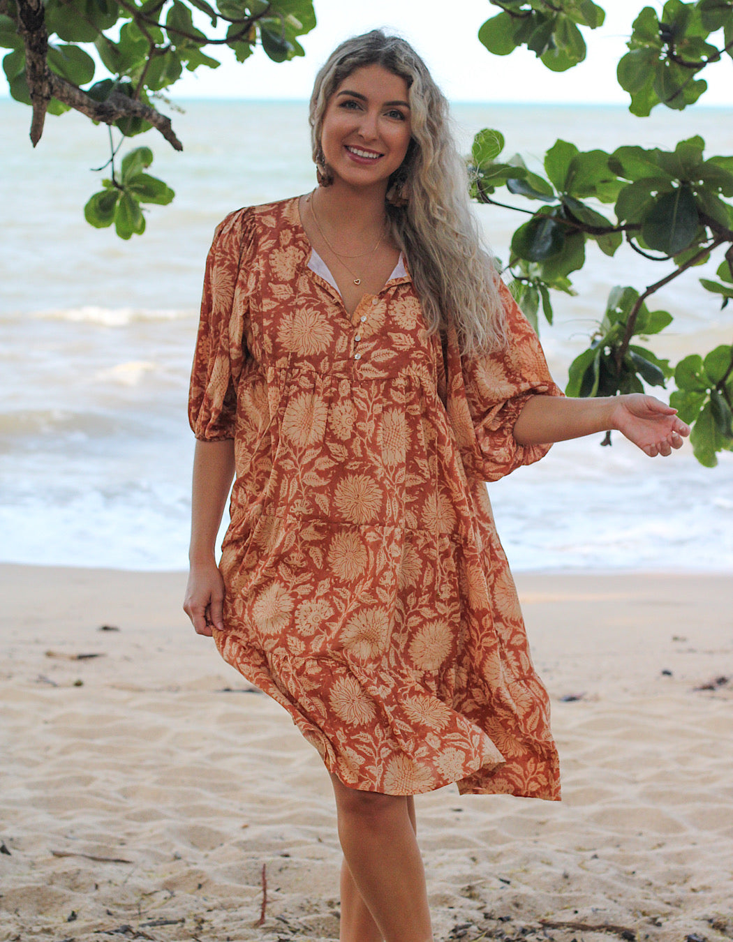 Neera kurzes Kleid in Masala – gefüttert