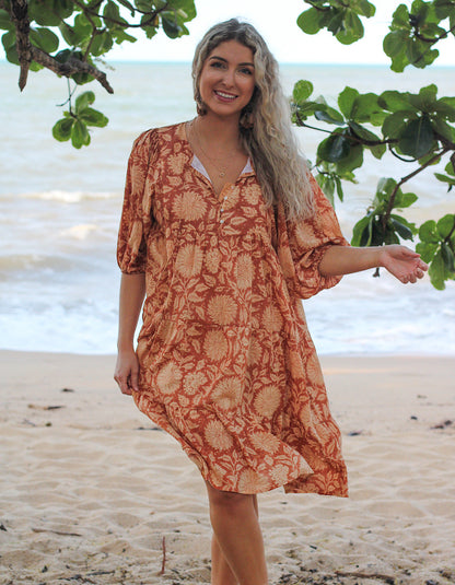 Neera kurzes Kleid in Masala – gefüttert