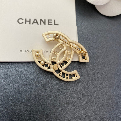 Funkelnde Diamant- und Perlen-Elegante Brosche