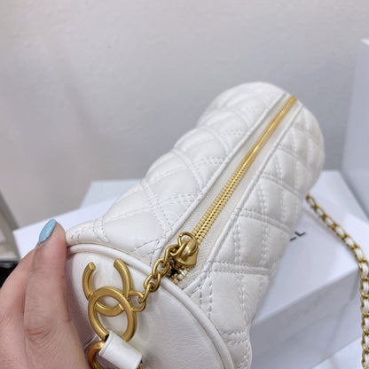 Bestickte Zylinder-Kettenhandtasche