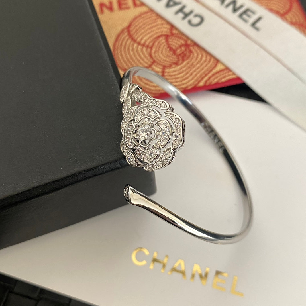 Camellia Diamantmanschettenarmband