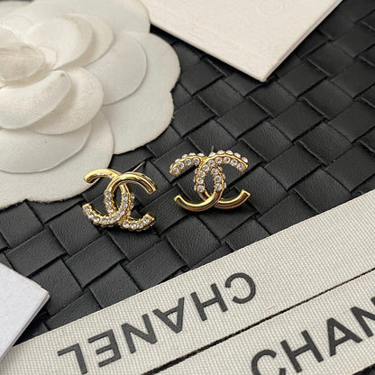 Mode Halb-Strass Ohrringe mit Nahtdetail