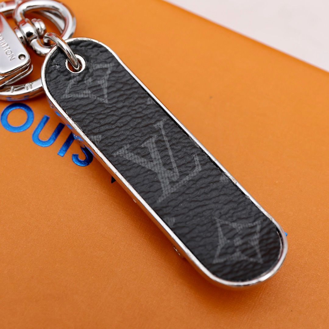 Schlüsselanhänger Skateboard Leder Monogramm