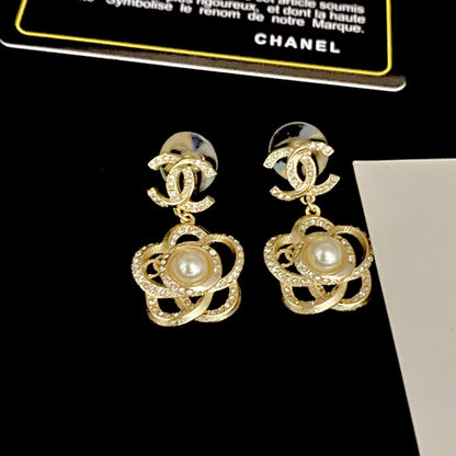 Ohrringe mit Diamant-Perlen-Blumen