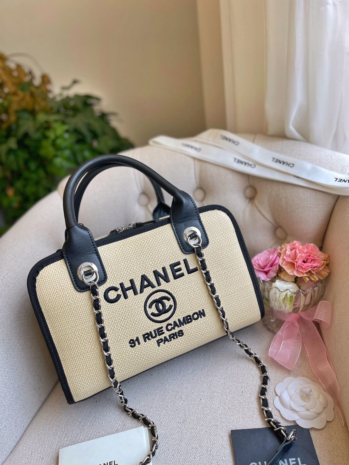 Bestickte gewebte Tragetasche mit Kette