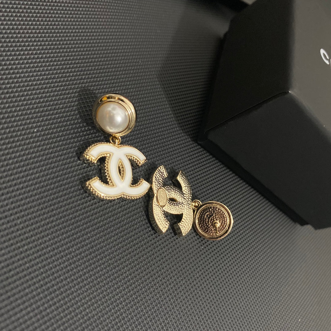 Temperamentvolle Epoxy-Perlenohrringe