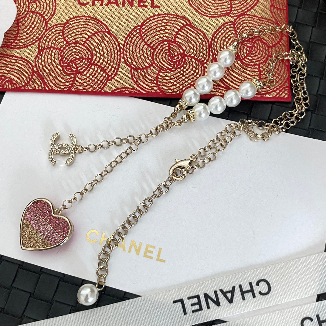 Perlenkette mit rosa Herzanhänger