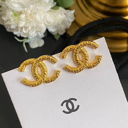 Premium Ohrstecker mit Textur