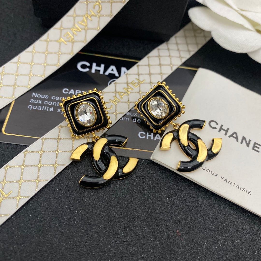Vintage-Ohrhänger mit Diamant-Logo