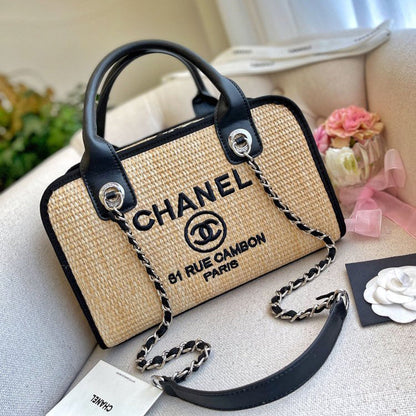Bestickte gewebte Tragetasche mit Kette