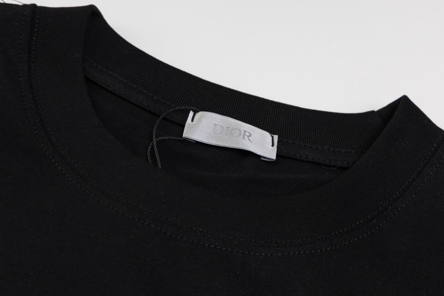 Einfaches bedrucktes Universal-T-Shirt