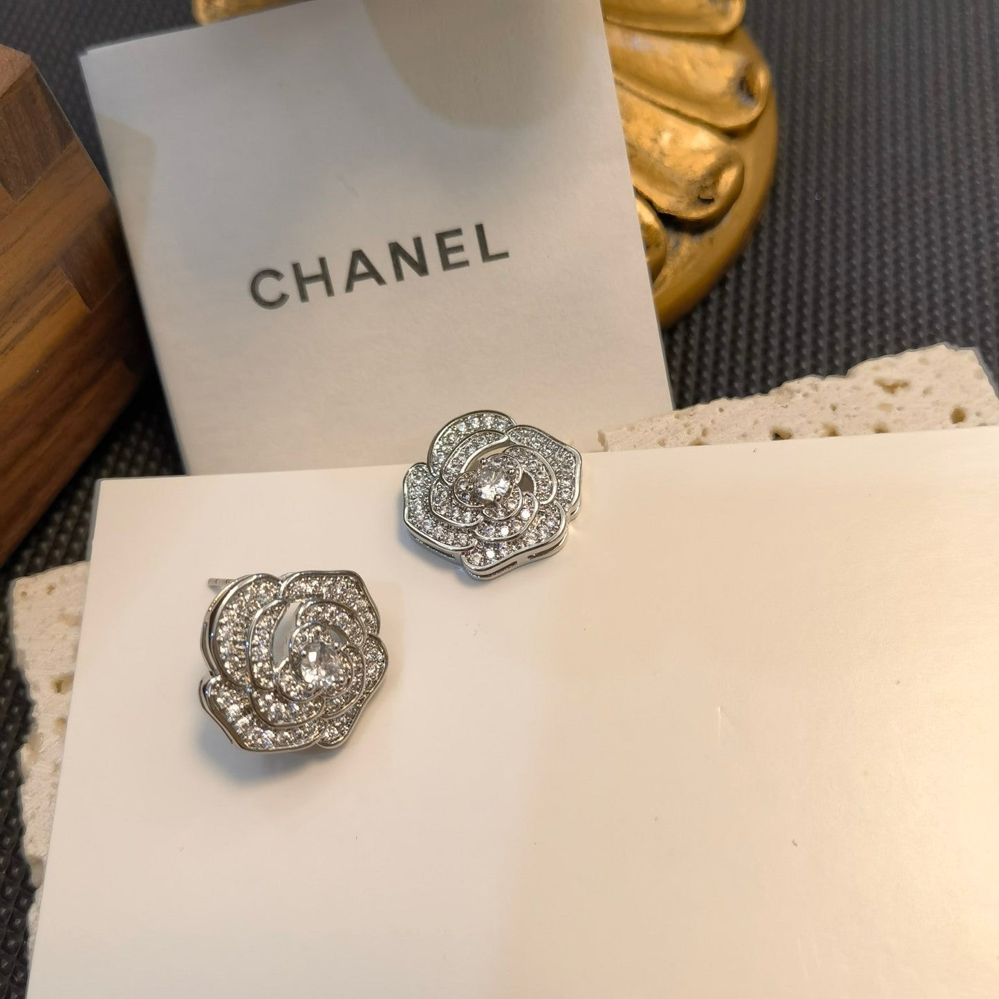 Elegante Diamantblumen-Ohrringe
