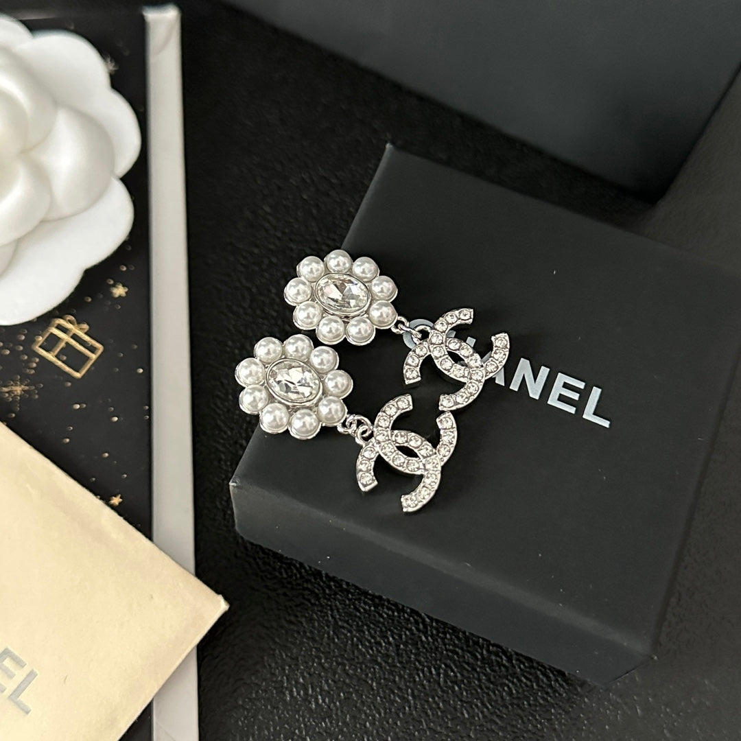 Perlen-Diamant-Blumenohrringe